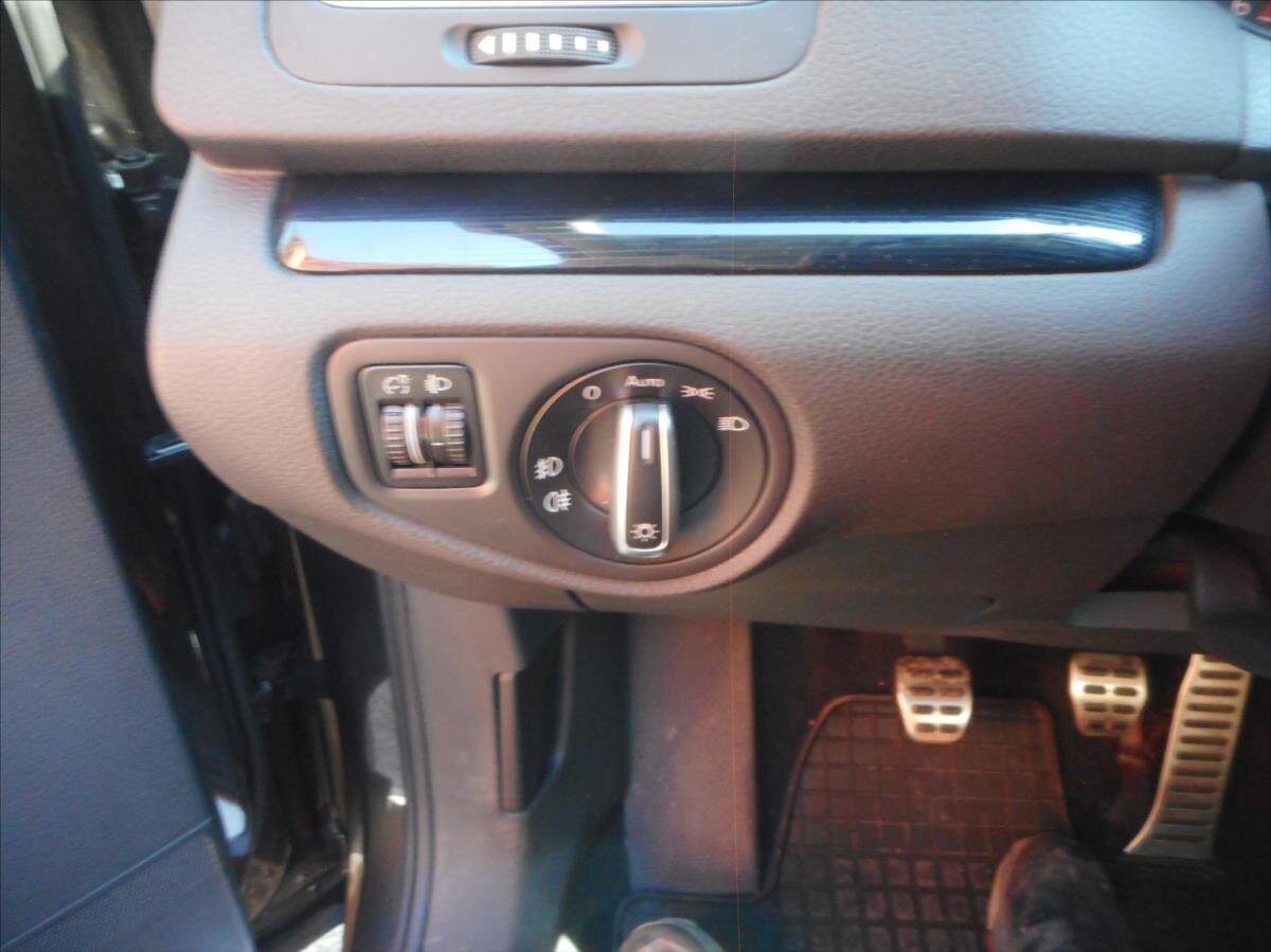 Volkswagen Sharan Kombi 2,0 l 110 kw