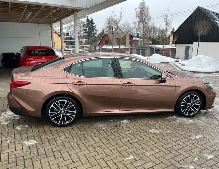Toyota Camry Sedan 2,5 l 137 kw