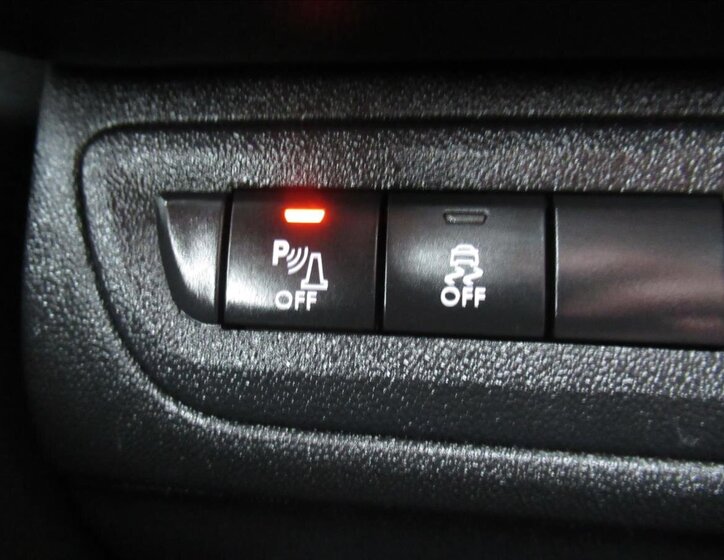 Peugeot 208 Hatchback 1,2 l 60 kw