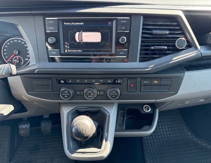 Volkswagen Caravelle 13