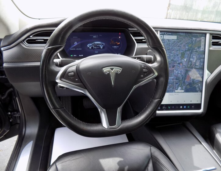 Tesla Model S 23