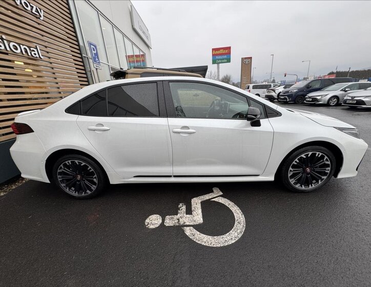 Toyota Corolla Sedan / Limuzína 1,8 l 72 kw