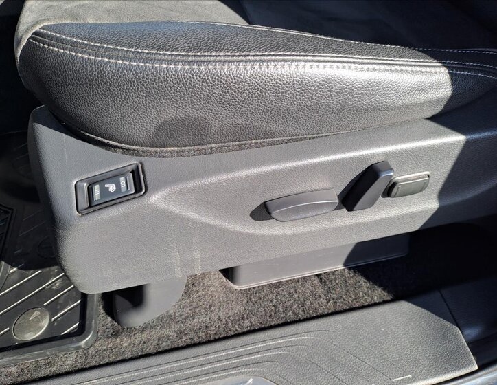 Mercedes-Benz Třídy X 12