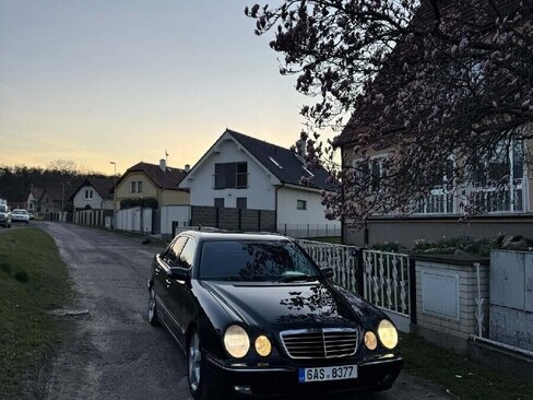Mercedes-Benz Ostatní Sedan / Limuzína 0,0 145 kw