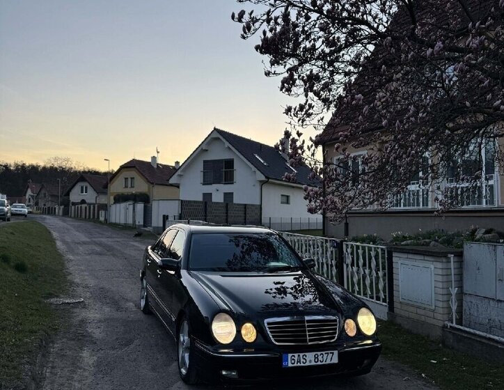Mercedes-Benz Ostatní Sedan / Limuzína 0,0 145 kw