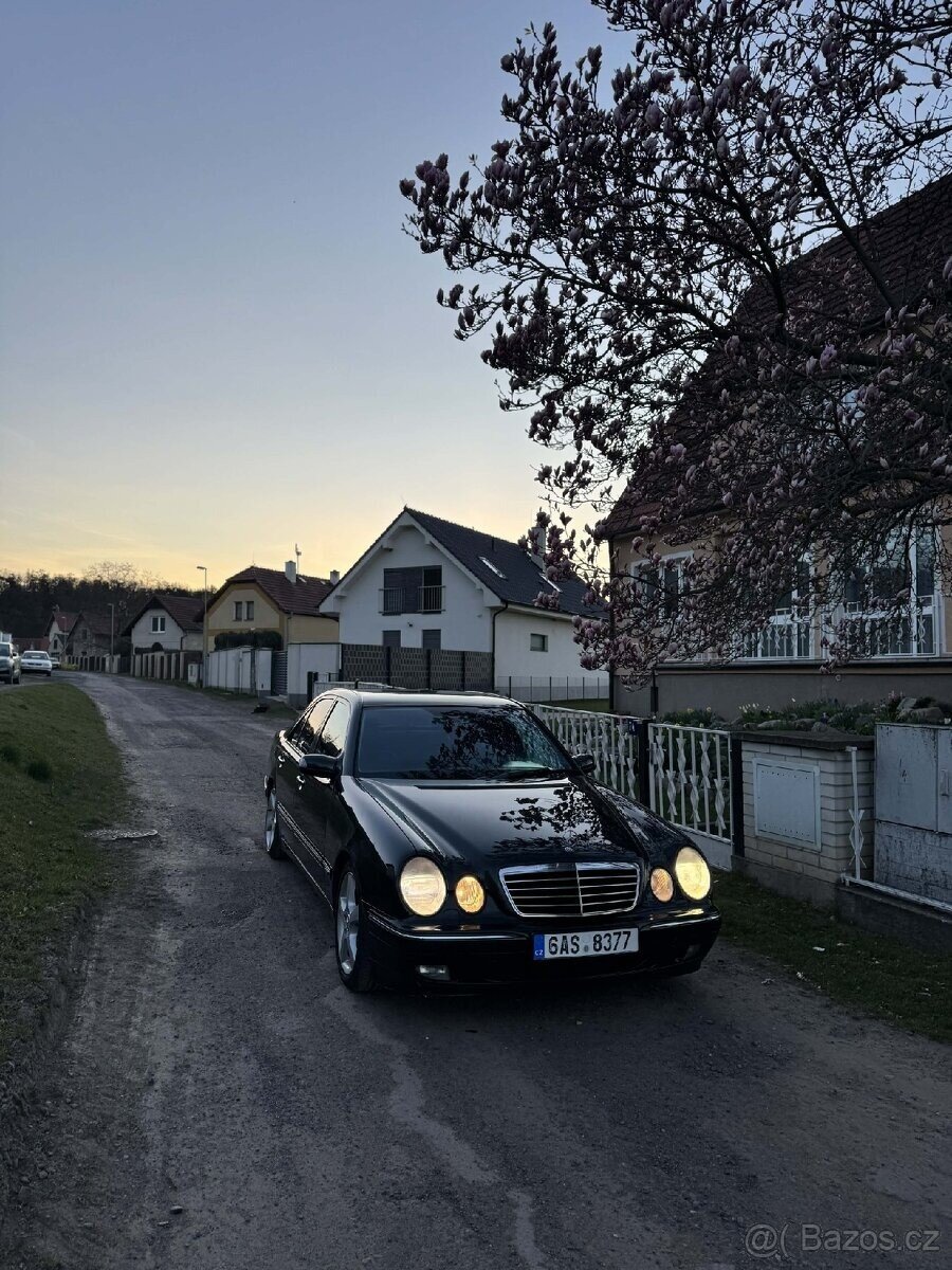Mercedes-Benz Ostatní Sedan / Limuzína 0,0 145 kw