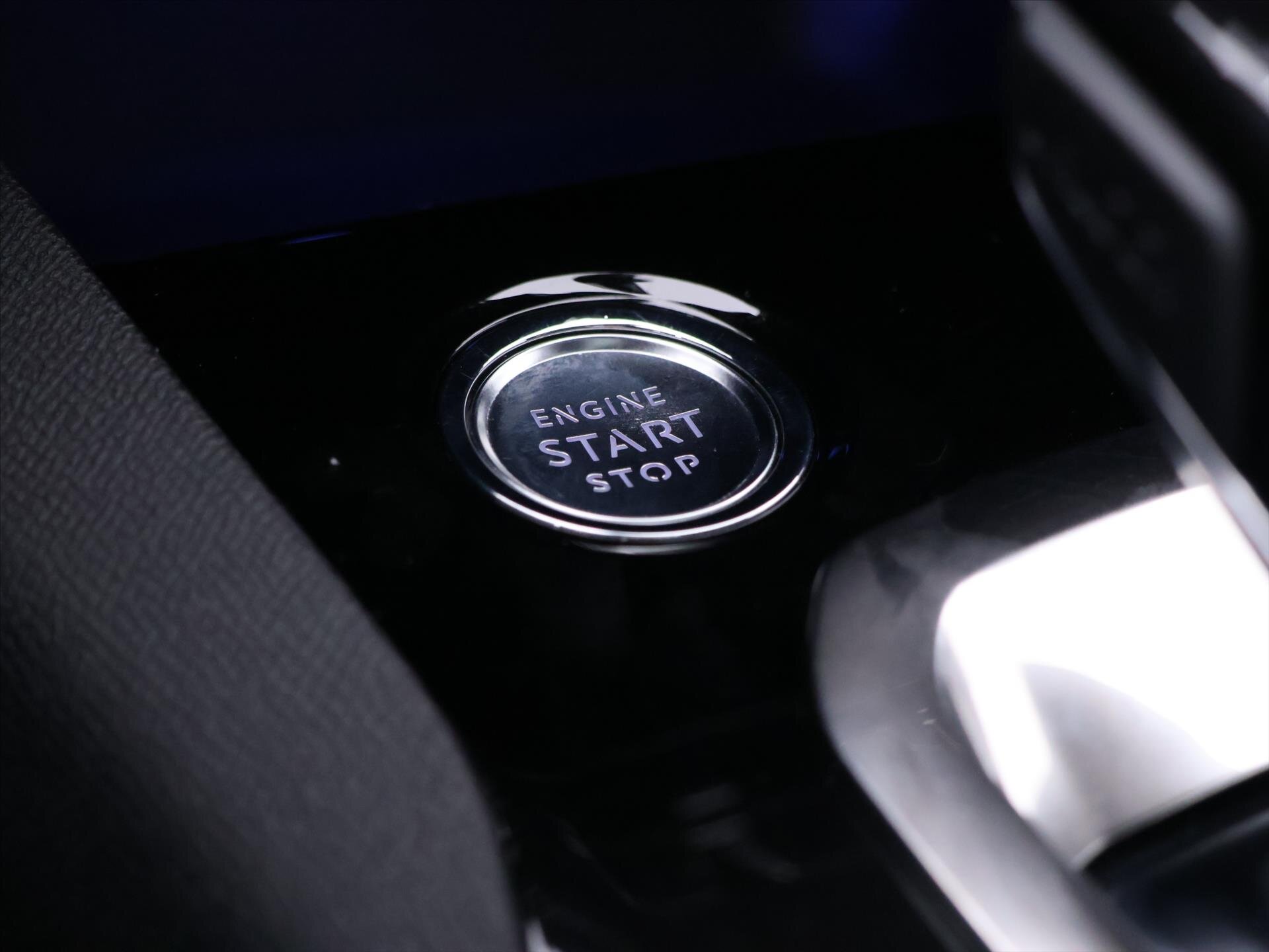 Peugeot 3008 SUV / Terénní 1,6 l 133 kw