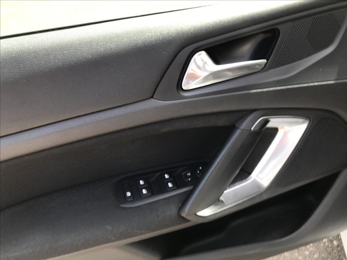 Peugeot 308 Kombi 1,2 l 81 kw