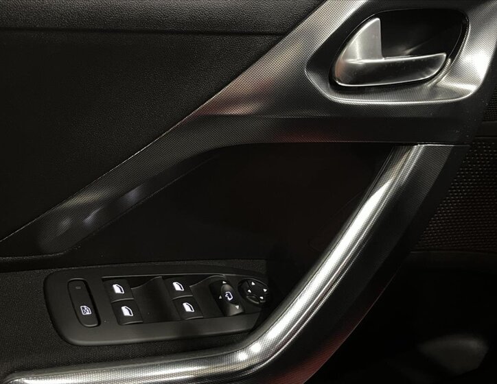 Peugeot 2008 MPV 1,2 l 60 kw