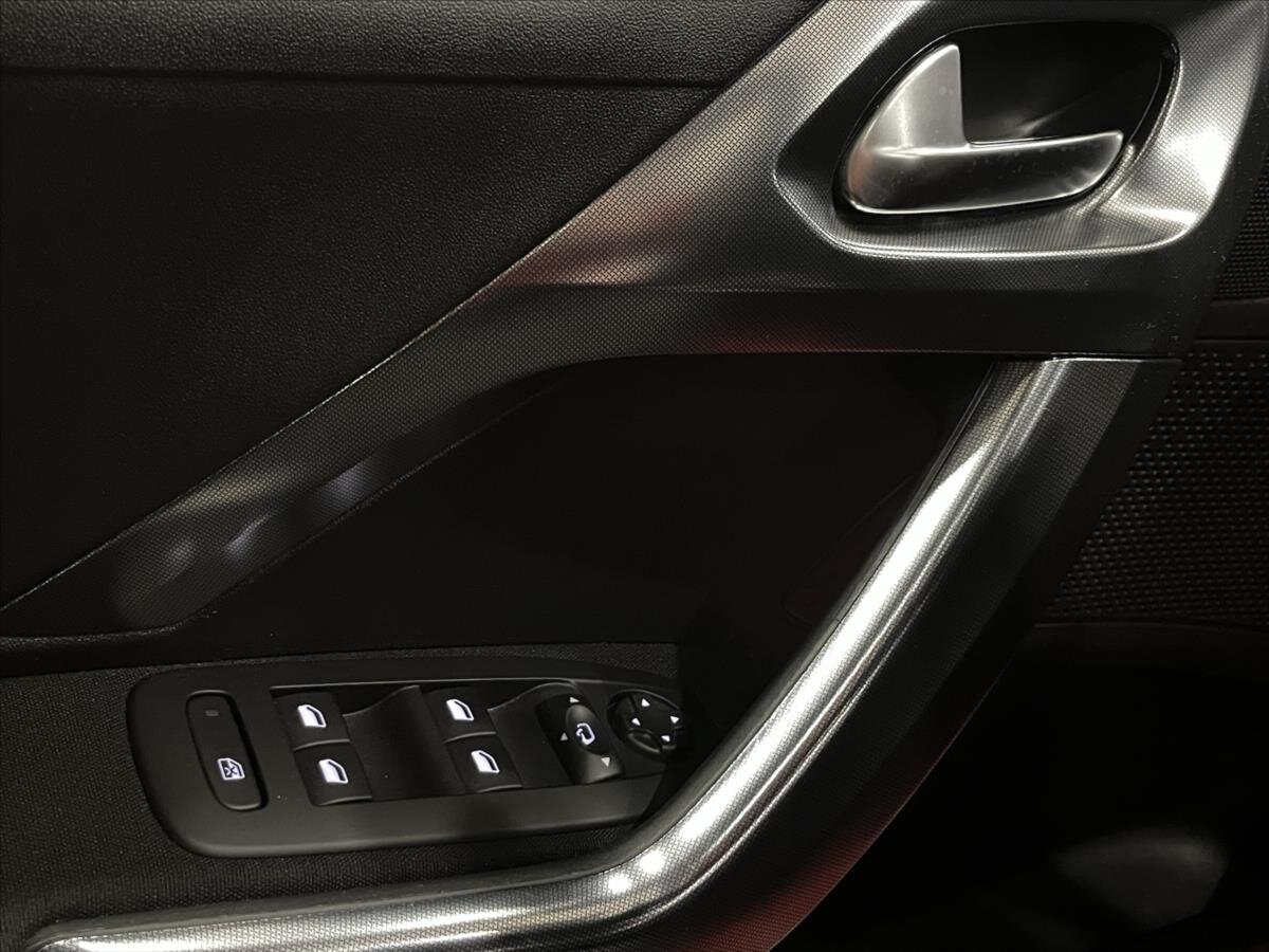 Peugeot 2008 MPV 1,2 l 60 kw