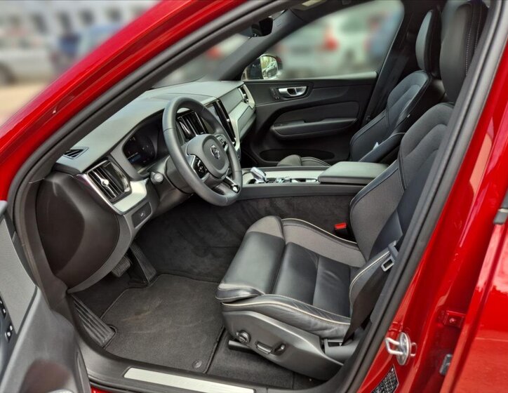 Volvo XC60 SUV / Terénní 2,0 l 145 kw