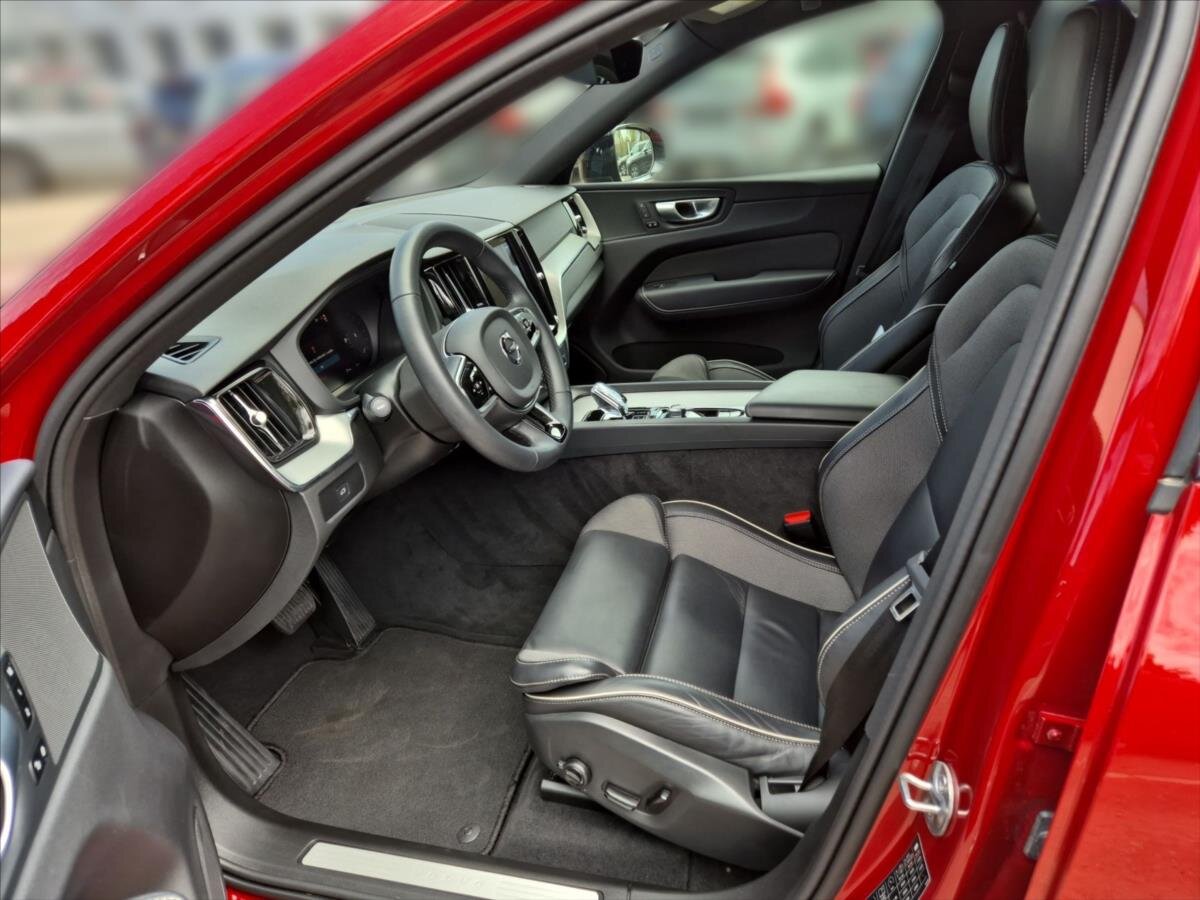 Volvo XC60 SUV / Terénní 2,0 l 145 kw