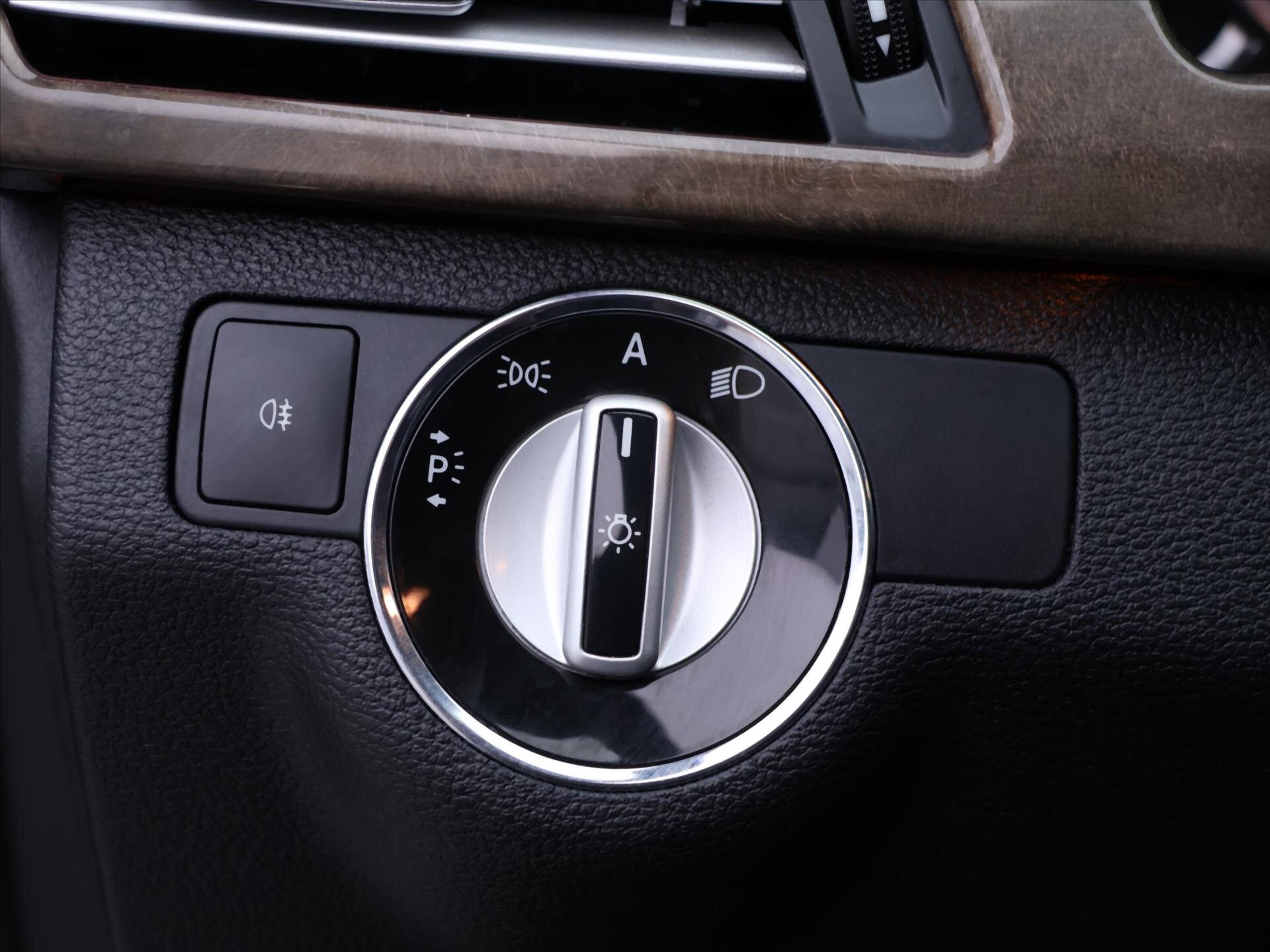 Mercedes-Benz Třídy E Sedan / Limuzína 3,5 l 215 kw