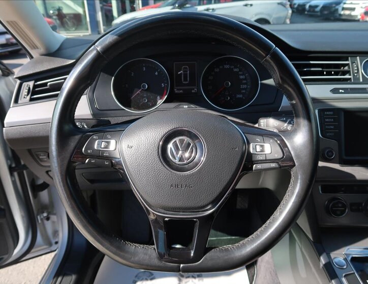 Volkswagen Passat 18