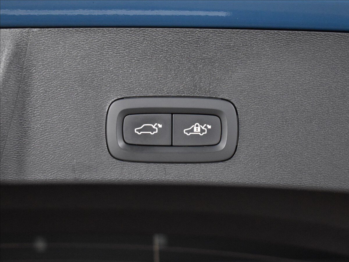 Volvo EX40 SUV 0,0 325 kw