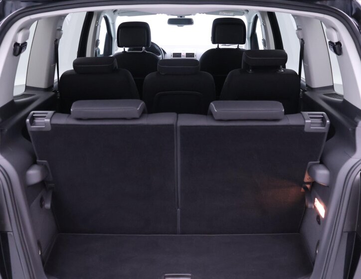 Volkswagen Touran MPV 1,2 l 77 kw