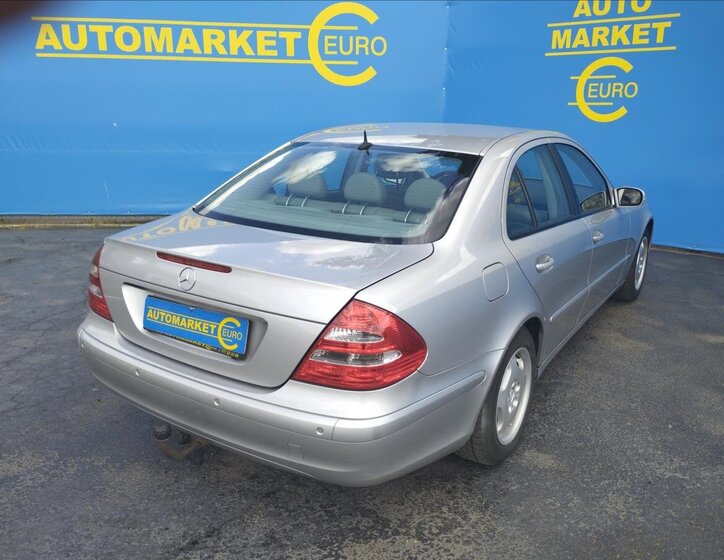 Mercedes-Benz Třídy E Sedan / Limuzína 1,8 l 120 kw