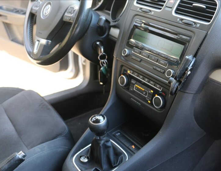 Volkswagen Golf Kombi 1,6 l 77 kw