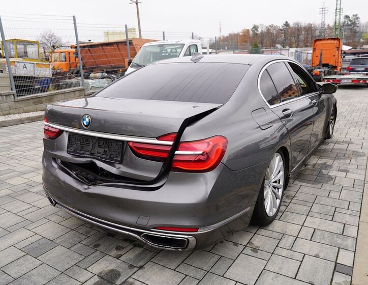 BMW Řada 7 6