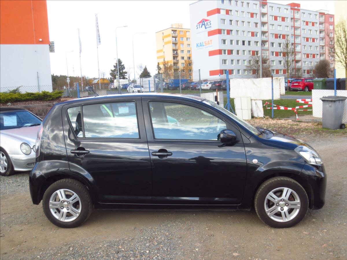 Subaru Justy Hatchback 998,0 51 kw