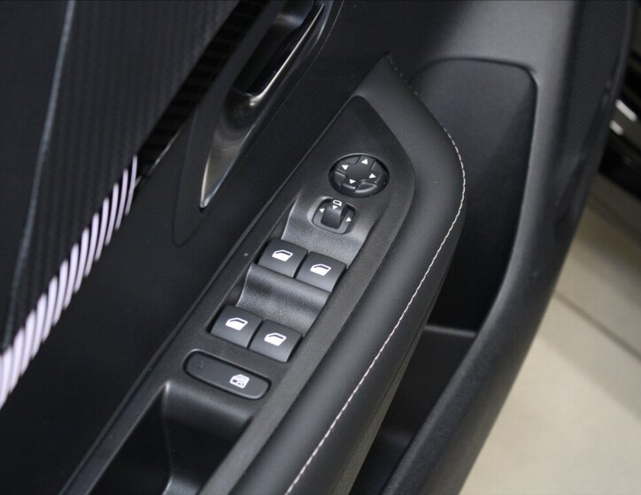 Peugeot 208 Hatchback 1,2 l 74 kw