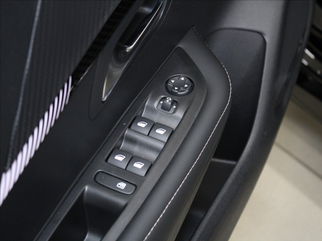 Peugeot 208 Hatchback 1,2 l 74 kw