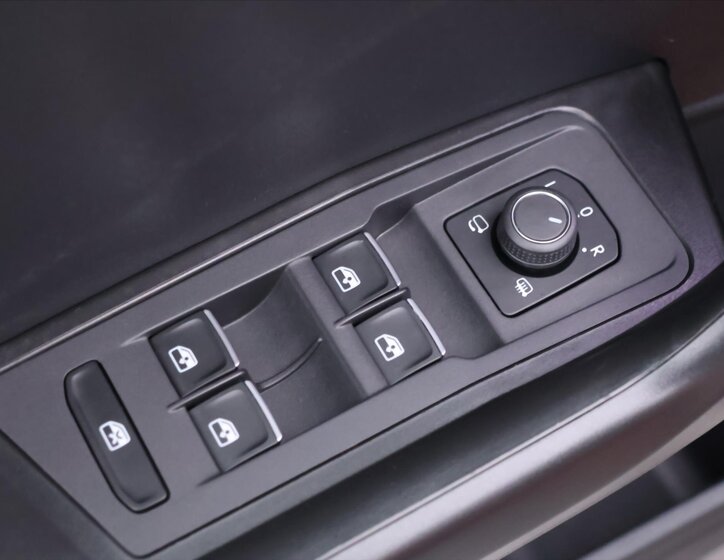 Volkswagen T-Roc SUV / Terénní 1,5 l 110 kw