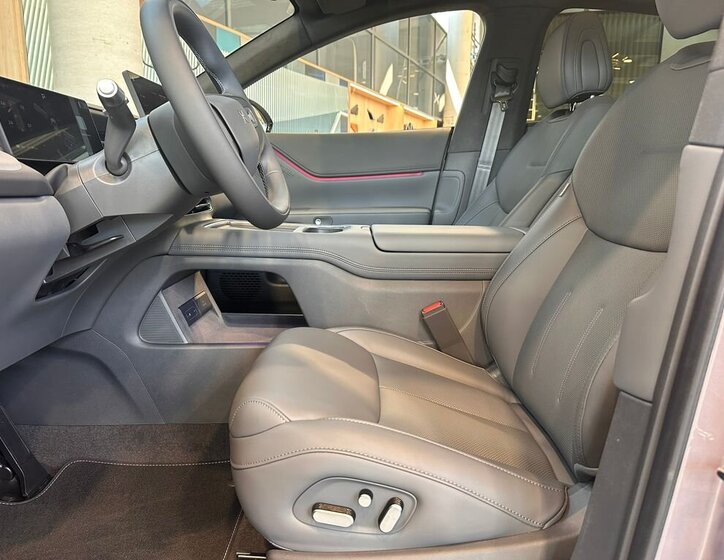 Ostatní Ostatní SUV / Terénní 0,0 358 kw