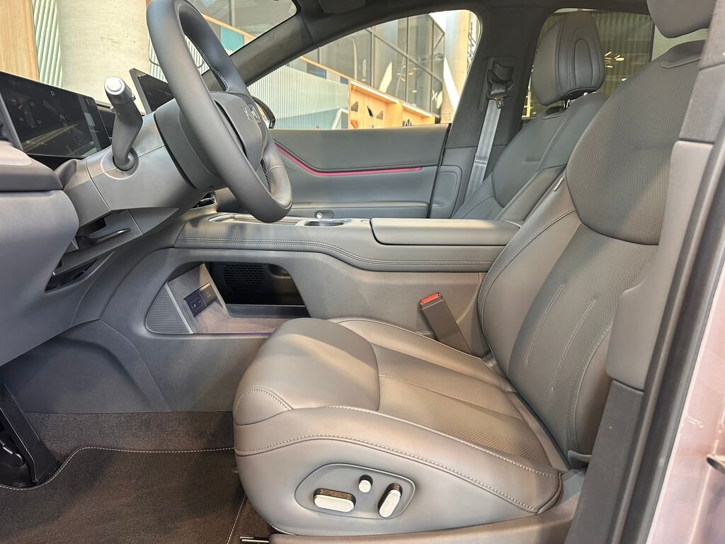 Ostatní Ostatní SUV / Terénní 0,0 358 kw