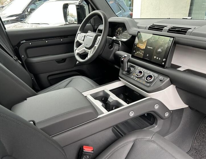 Land Rover Defender 12