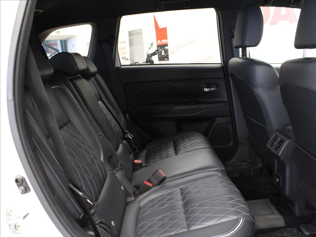 Mitsubishi Outlander SUV / Terénní 2,4 l 99 kw