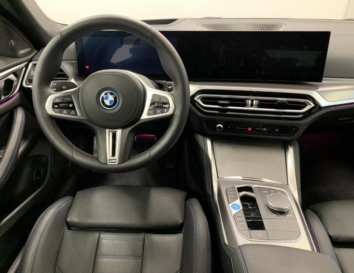 BMW i4 8