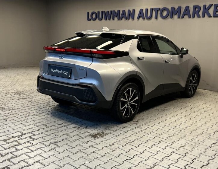 Toyota C-HR 2