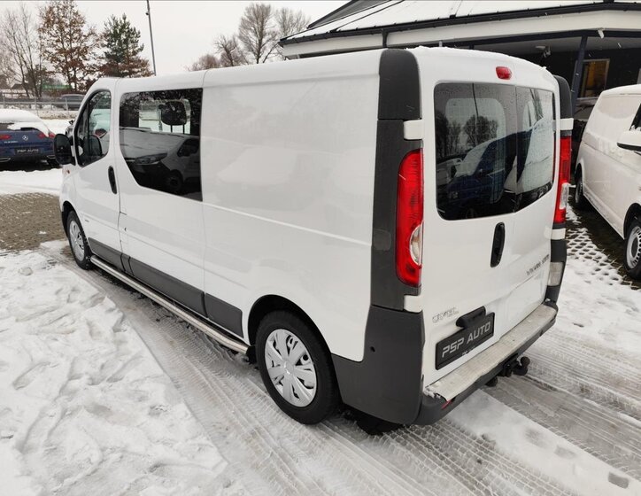 Opel Vivaro 9