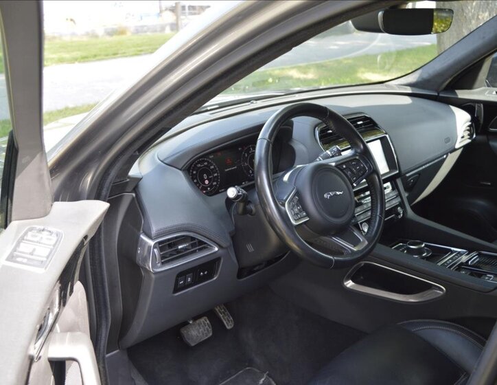 Jaguar F-Pace SUV / Terénní 2,0 l 132 kw