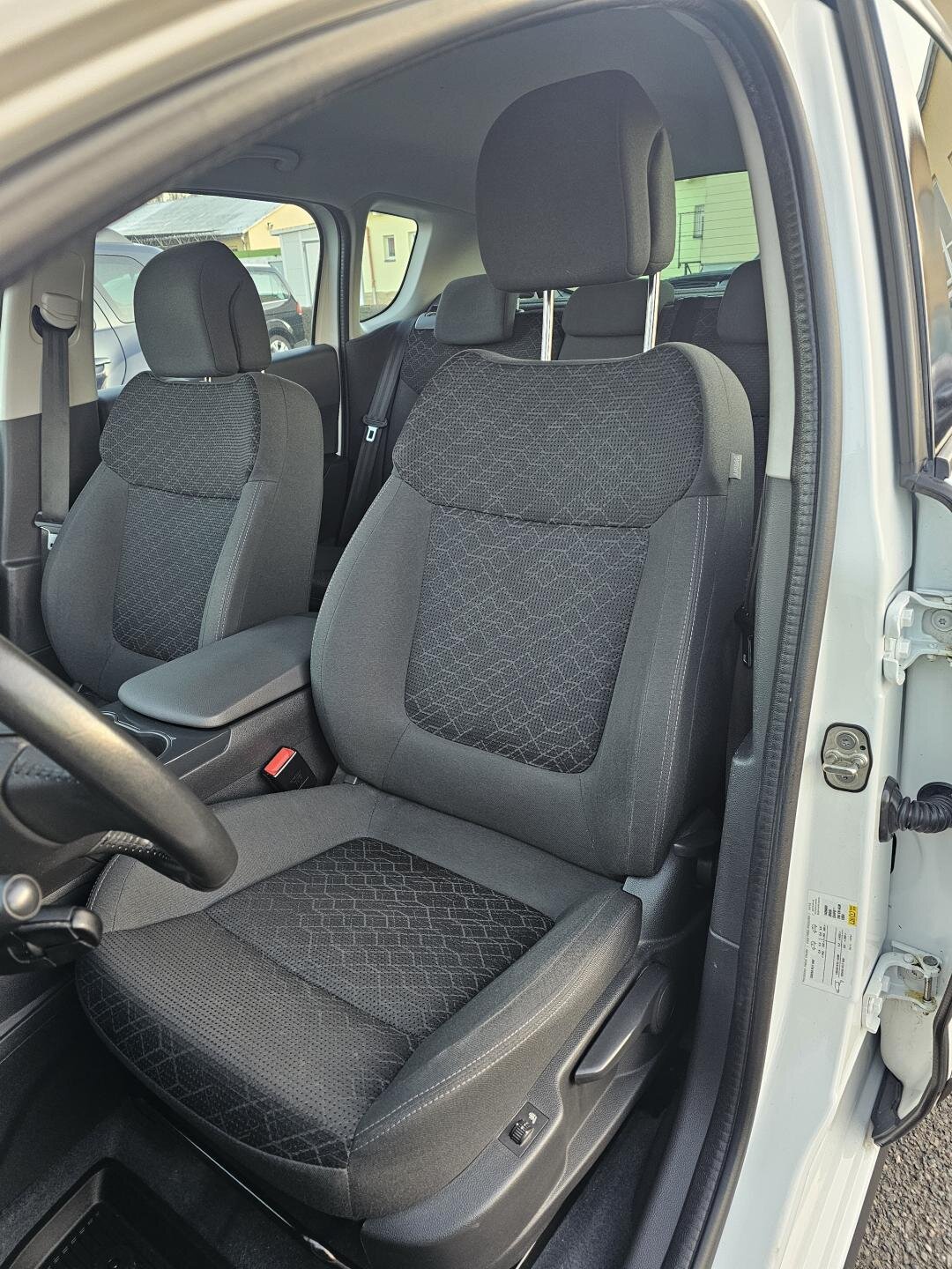 Peugeot 3008 SUV 1,2 l 96 kw