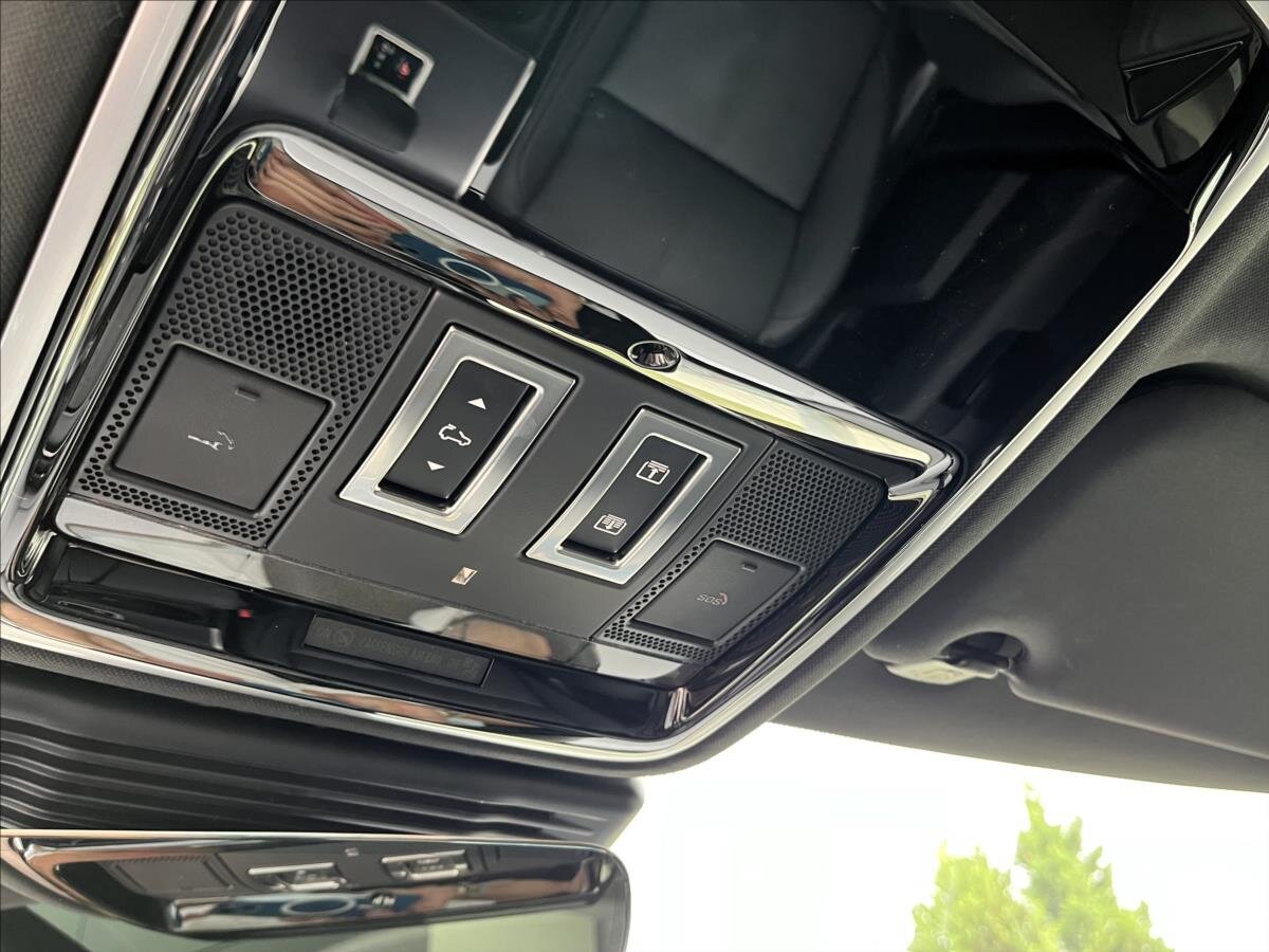 Land Rover Range Rover Velar SUV 2,0 l 150 kw