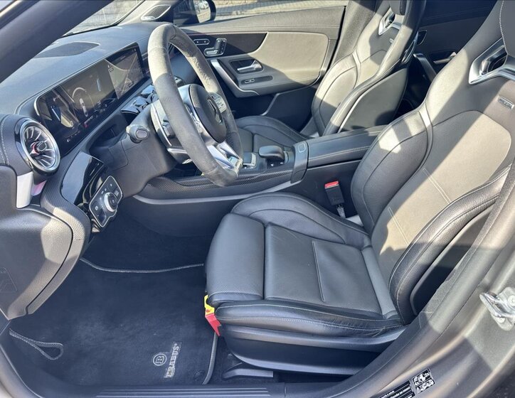 Mercedes-Benz CLA Kupé 2,0 l 310 kw