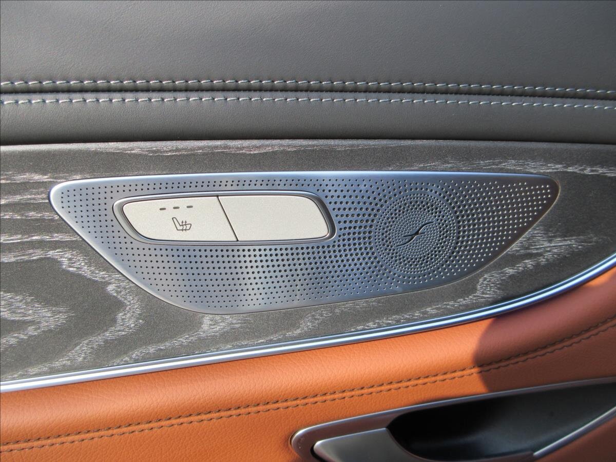 Mercedes-Benz CLS Sedan 3,0 l 270 kw