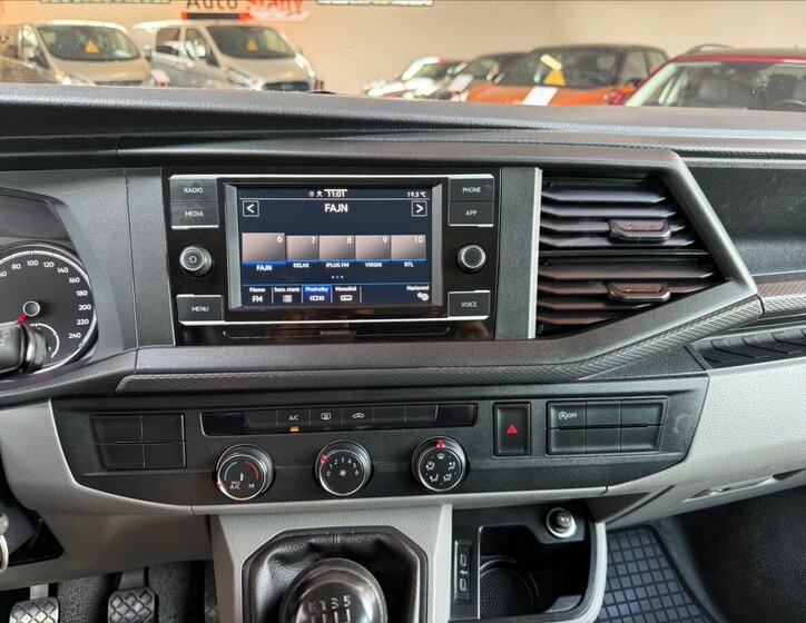 Volkswagen Caravelle 14