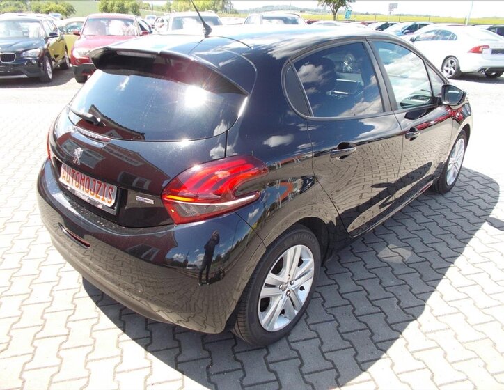 Peugeot 208 Hatchback 1,2 l 60 kw