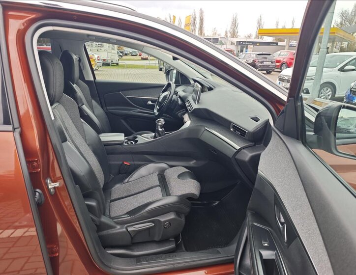 Peugeot 3008 SUV / Terénní 2,0 l 110 kw