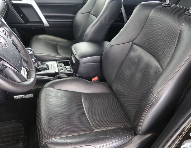 Toyota Land Cruiser 9