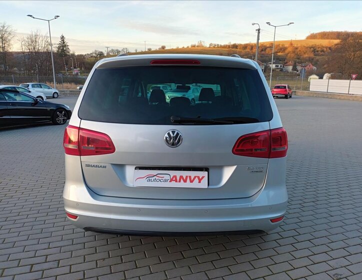 Volkswagen Sharan Kombi 2,0 l 103 kw