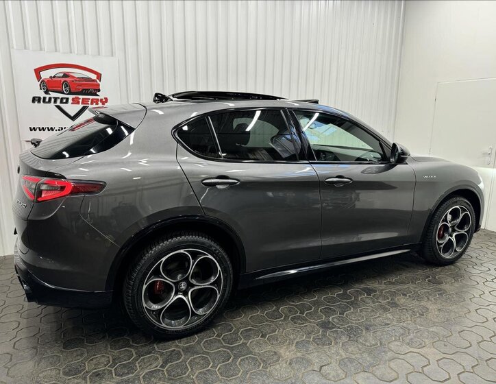 Alfa Romeo Stelvio 9