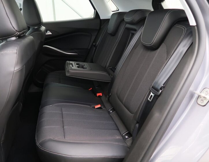 Opel Grandland SUV 1,2 l 96 kw