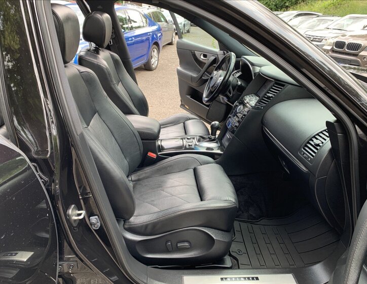 Infiniti QX70 16