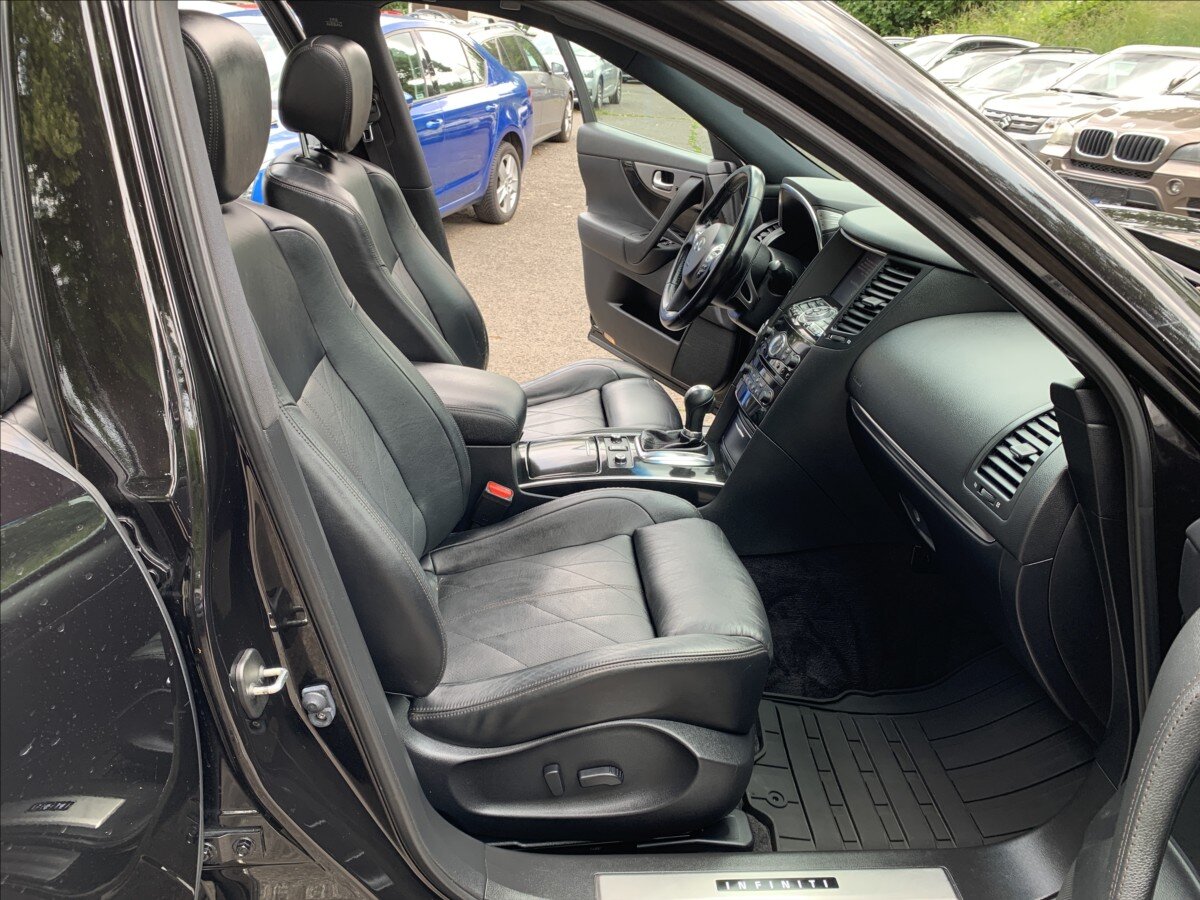 Infiniti QX70