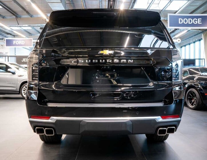 Chevrolet Suburban SUV 6,2 l 313 kw