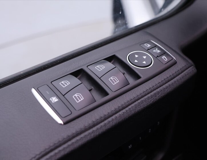Mercedes-Benz Třídy G SUV 3,0 l 155 kw